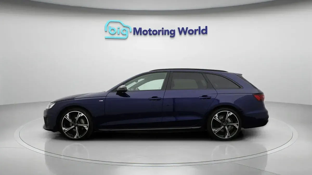 Used Audi A4 Black Edition 201 HP (147 kW) 2023 Blue Estate