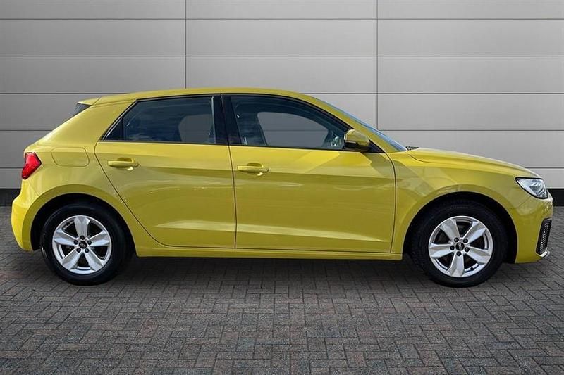 Used Audi A1 Design 110 HP (80 kW) 2023 Shell white SUV