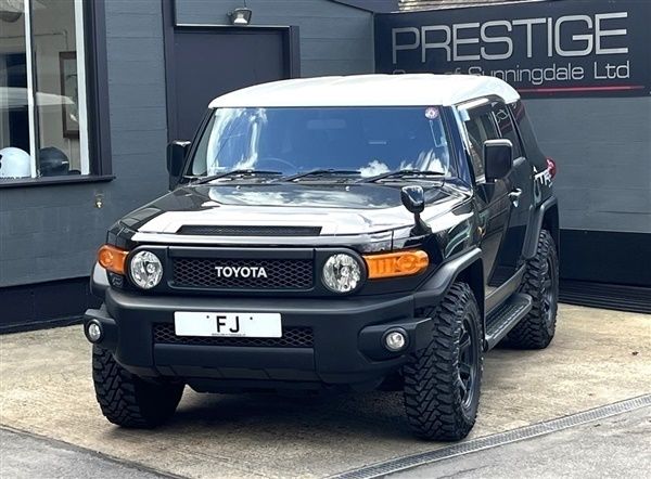 Black with white roof Used 2016 Toyota FJ Cruiser SUV | £29,950 (A bit pricey) - Image 1/1
