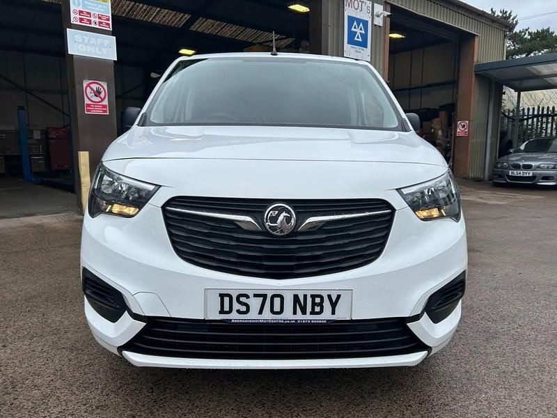 Used Vauxhall Combo Sportive 100 HP (73 kW) 2020 White MPV