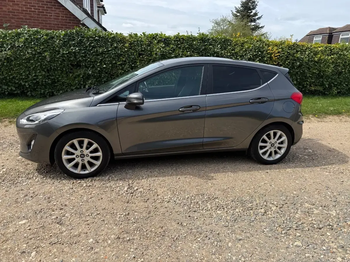 Begagnad Ford Fiesta Titanium 120 HK (88 kW) 2019 Grå Halvkombi