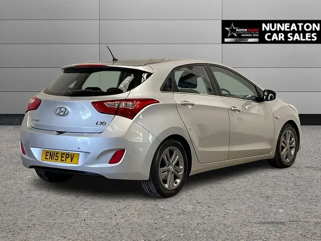 Used Hyundai i30 SE 100 HP (73 kW) 2015 Silver Hatchback
