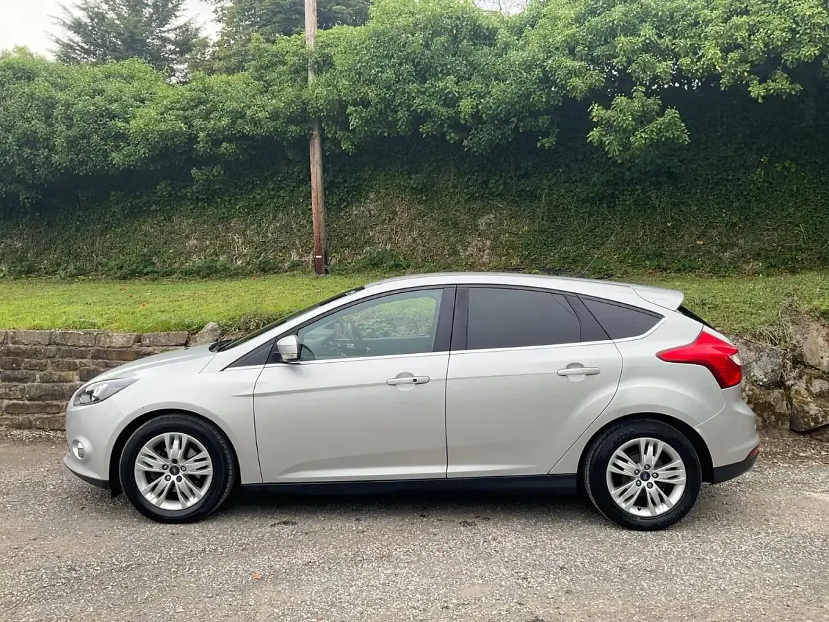 Used Ford Focus Titanium 123 HP (90 kW) 2014 Silver Hatchback