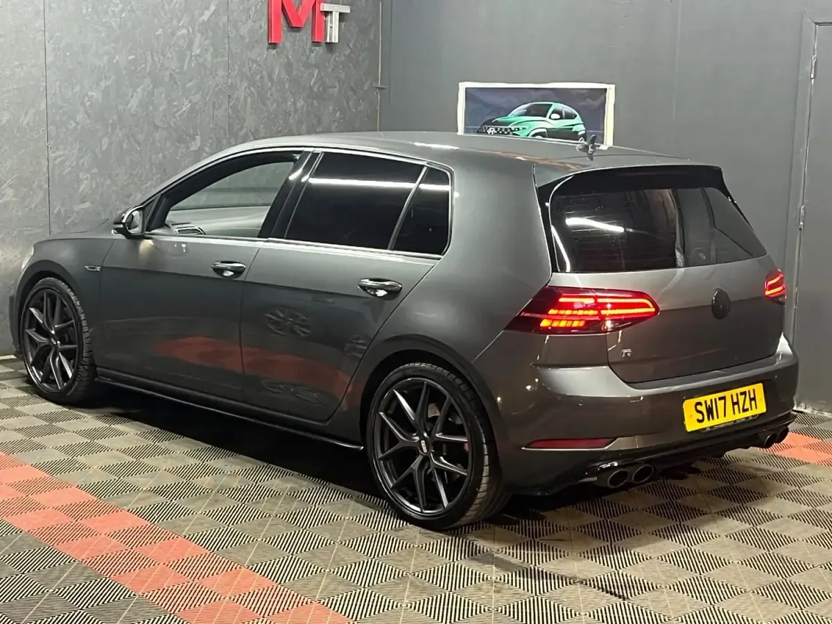 Begagnad VW Golf VII R 310 HK (228 kW) 2017 Grå Halvkombi