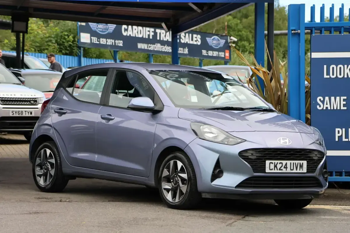 Used Hyundai i10 Advanced 67 HP (49 kW) 2024 Blue Hatchback