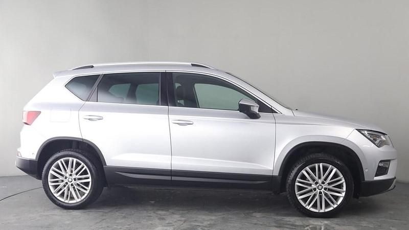Käytetty Seat Ateca XCELLENCE 150 HP (110 kW) 2020 Hopea Katumaasturi