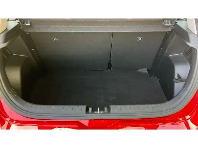 Used Hyundai i20 Advanced 100 HP (73 kW) 2025 Red Hatchback