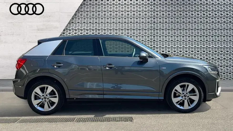 Begagnad Audi Q2 S-Line 150 HK (110 kW) 2023 Grå SUV