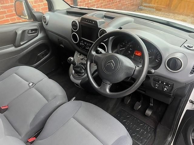 Used Citroën Berlingo 75 HP (55 kW) 2016 White MPV