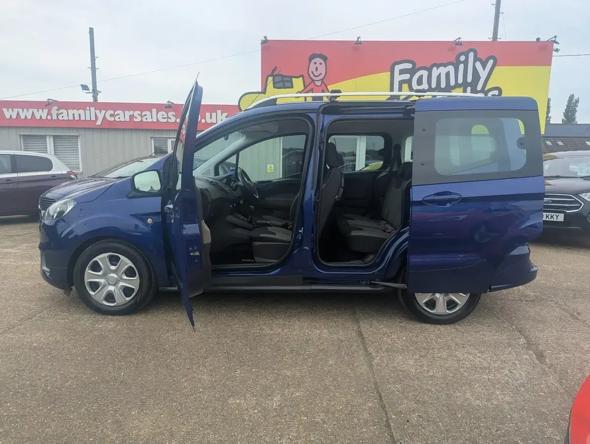 Used Ford Tourneo Courier Zetec 2019 Blue MPV