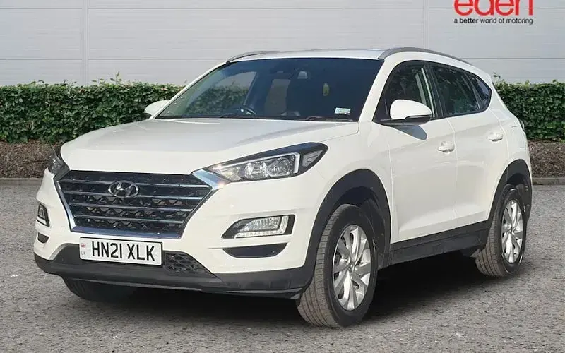 Used Hyundai Tucson SE 132 HP (97 kW) 2020 White SUV