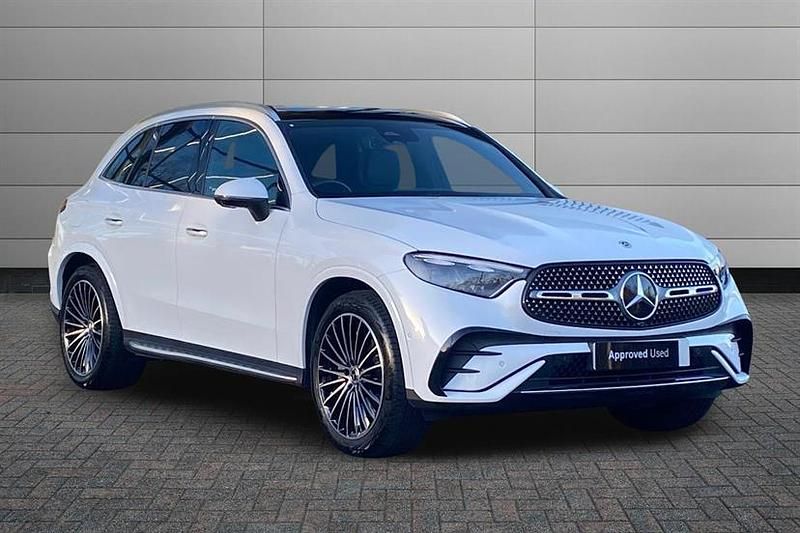 White Used 2025 Mercedes E300 AMG Line Premium Plus Estate | £53,450 (Fair price) - Image 1/4