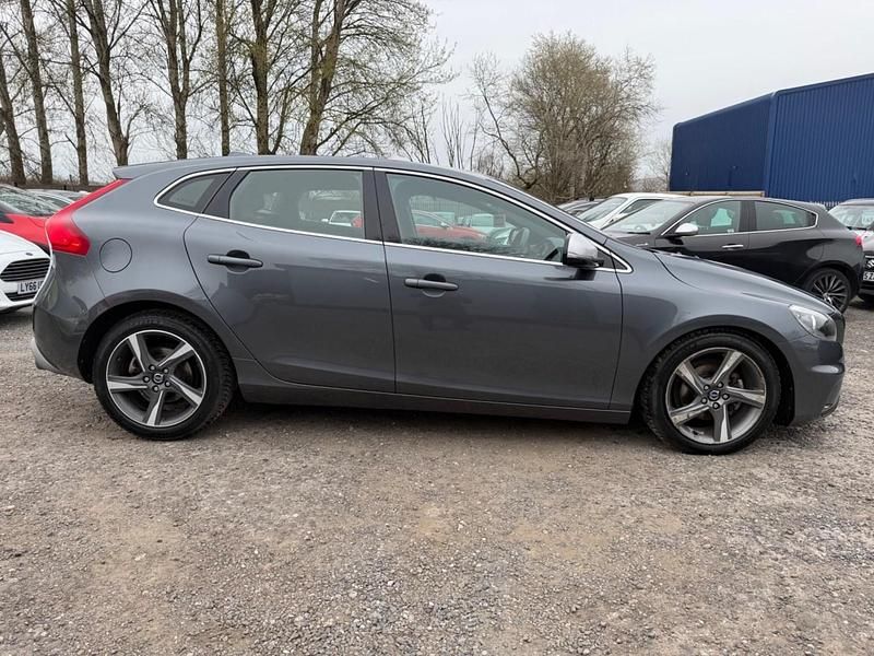Used Volvo V40 R-Design 115 HP (84 kW) 2014 Grey Hatchback