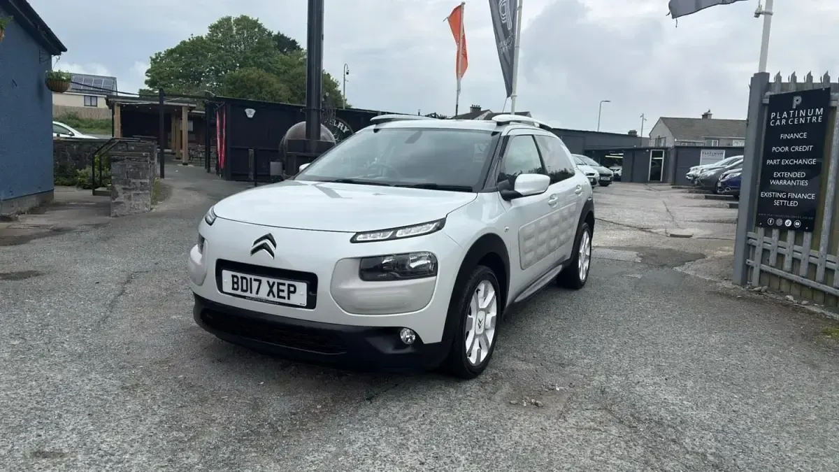 Usado Citroën C4 Cactus PureTech 2017 Blanco Utilitario