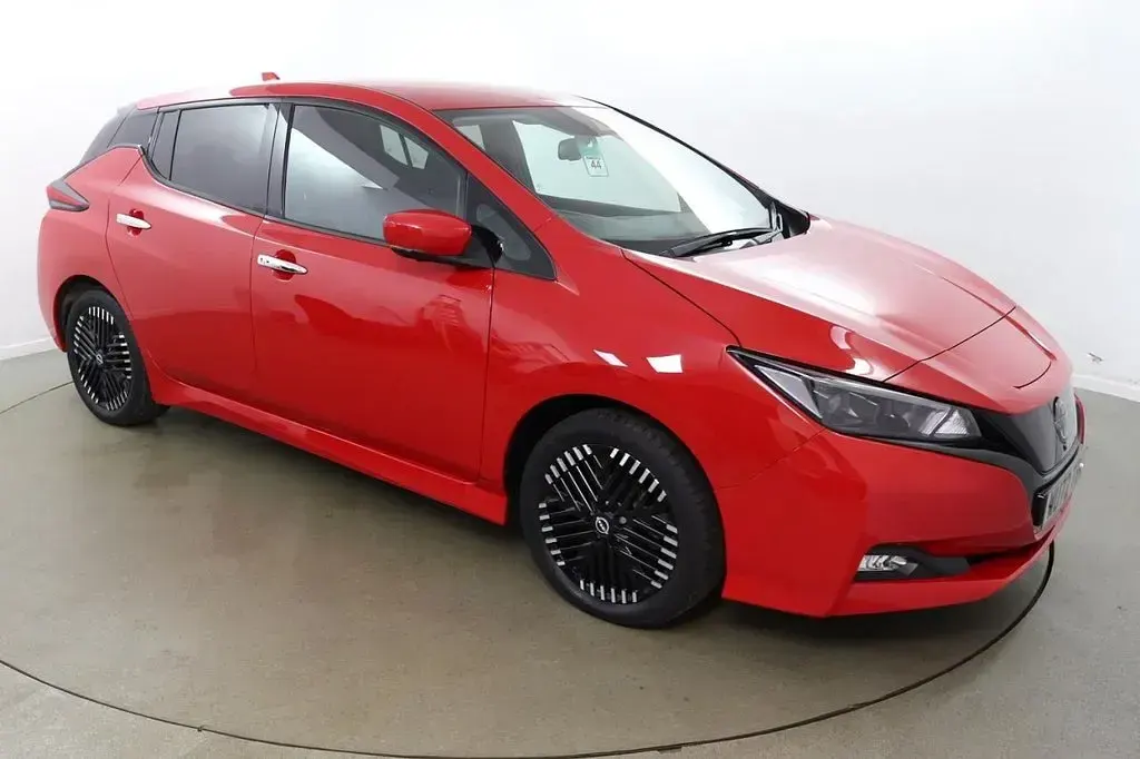 Used Nissan Leaf Tekna 110 kW (150 HP) 2022 Red Hatchback