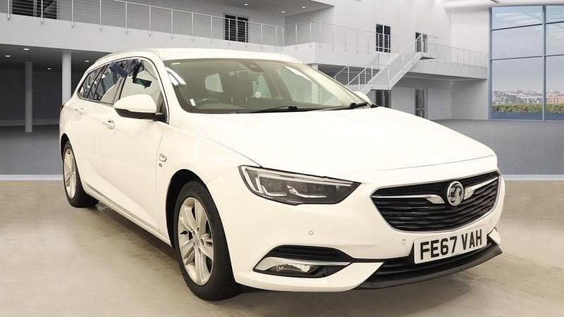 Used Vauxhall Insignia Elite 110 HP (80 kW) 2017 Summit white Estate