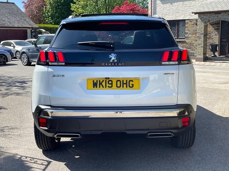 Second-hand Peugeot 3008 Premium 2019 Alb SUV
