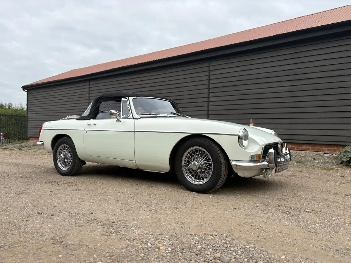 Used MG B 97 HP (71 kW) 1971 White Cabriolet
