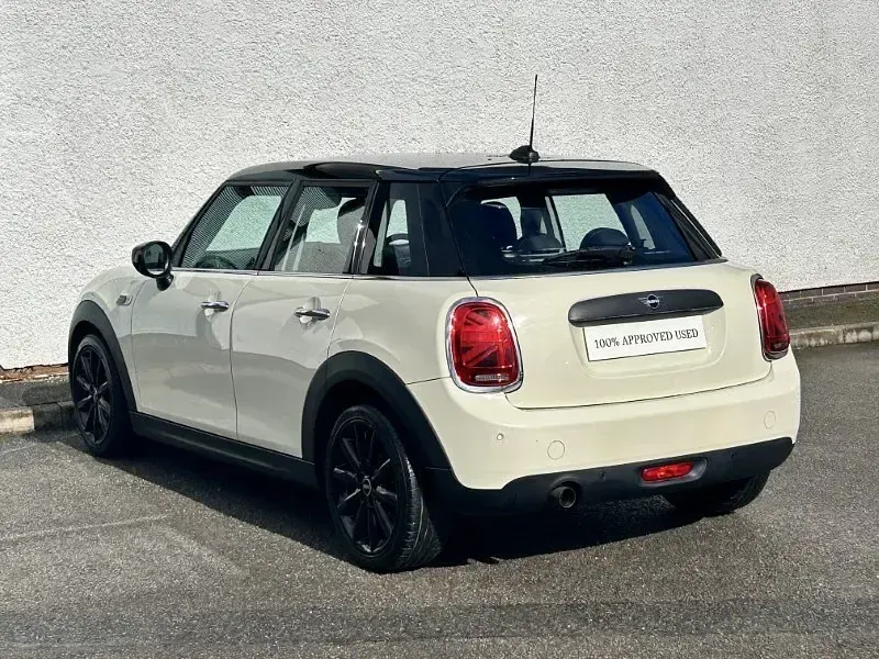 Usado Mini ONE Classic 102 CV (75 kW) 2020 Blanco Utilitario
