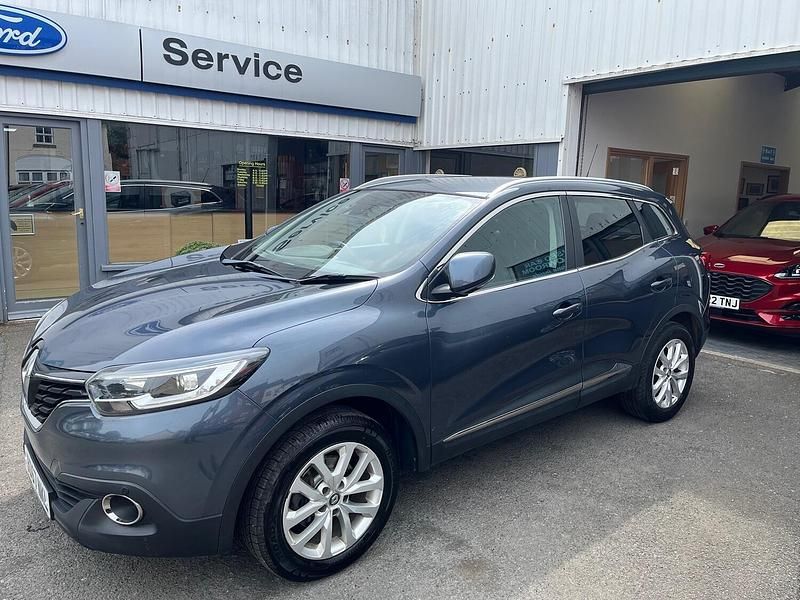 Grey Used 2017 Renault Kadjar Dynamique SUV | £8,495 (Fair price) - Image 1/4