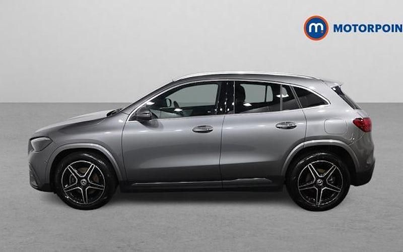 Usado Mercedes GLA200 Executive 163 HP (119 kW) 2025 Cinzento SUV