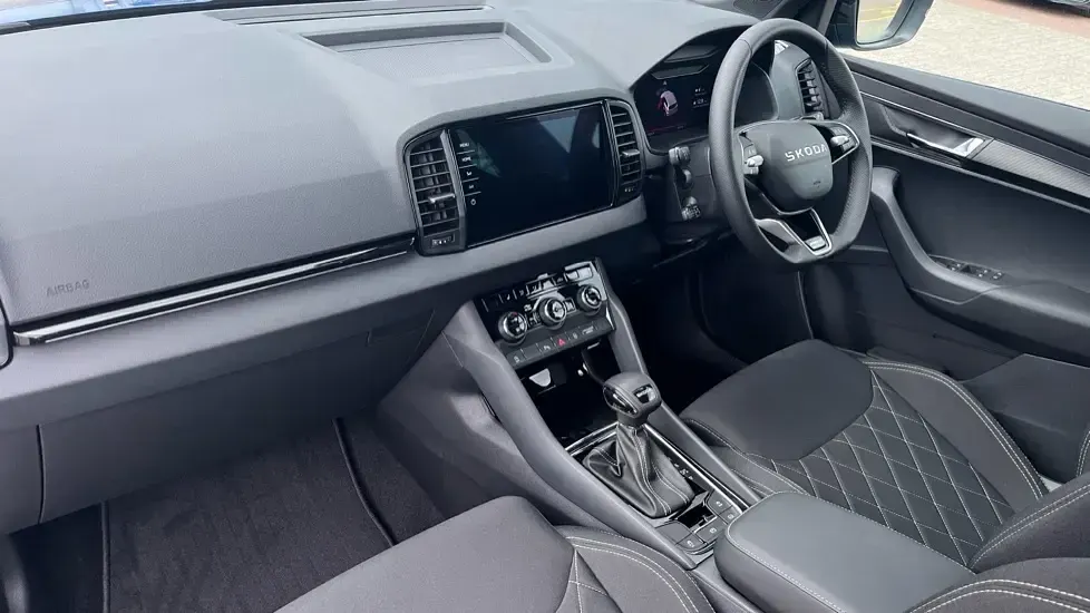 New Skoda Karoq SportLine 150 HP (110 kW) 2025 Race blue SUV