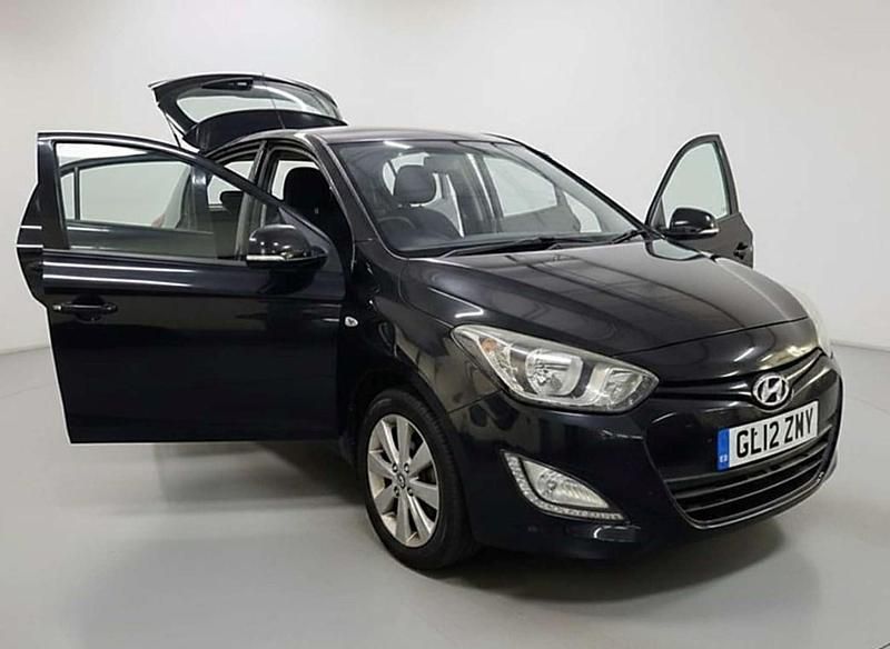 Used Hyundai i20 Style 100 HP (73 kW) 2012 Black Hatchback