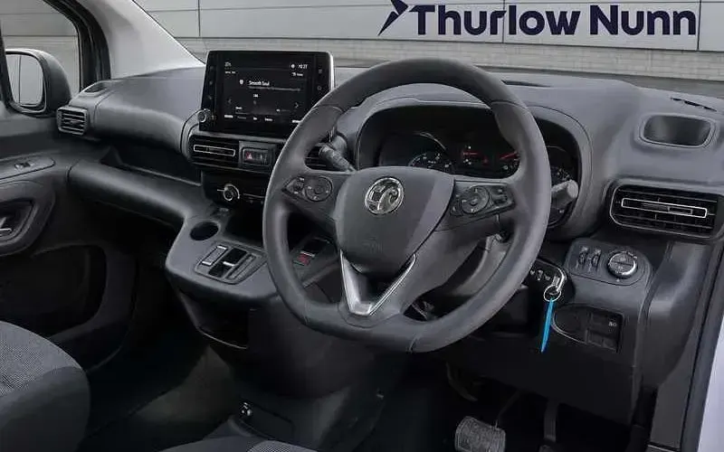 Used Vauxhall Combo 100 kW (136 HP) 2025 White MPV