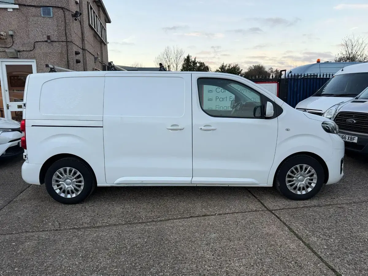 Used Toyota Proace Comfort 115 HP (84 kW) 2017 White MPV