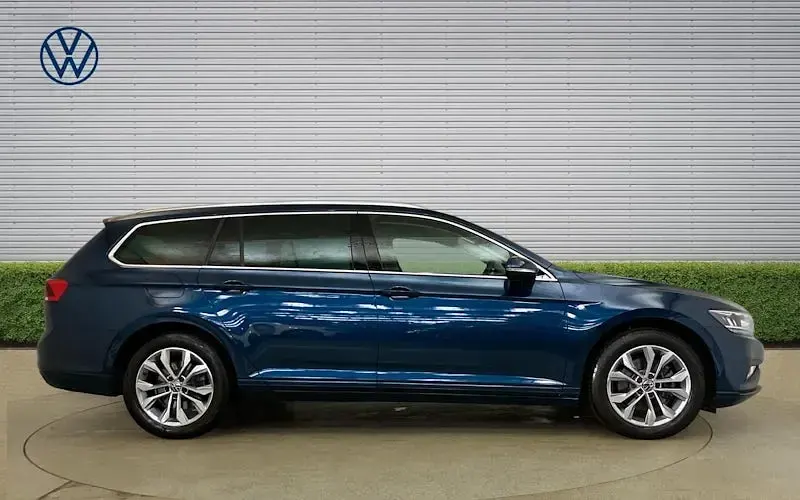 Used VW Passat SEL 150 HP (110 kW) 2023 Blue Estate