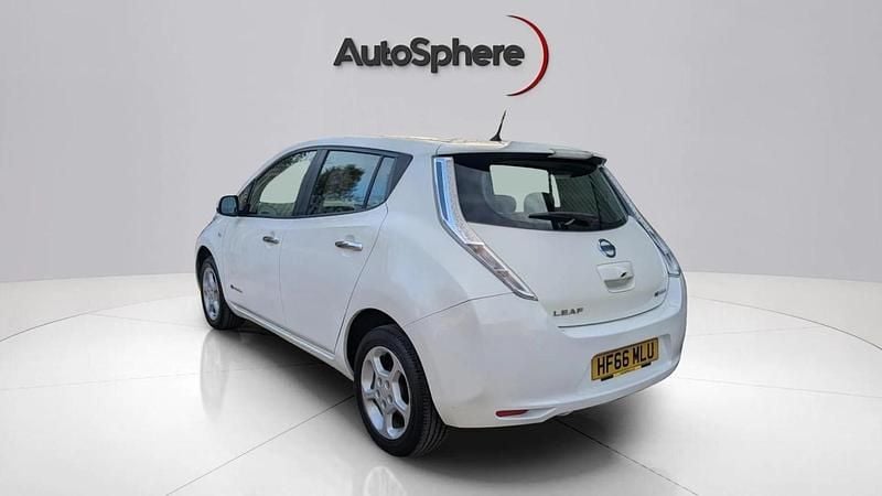 Used Nissan Leaf Acenta 80 kW (109 HP) 2016 White Hatchback