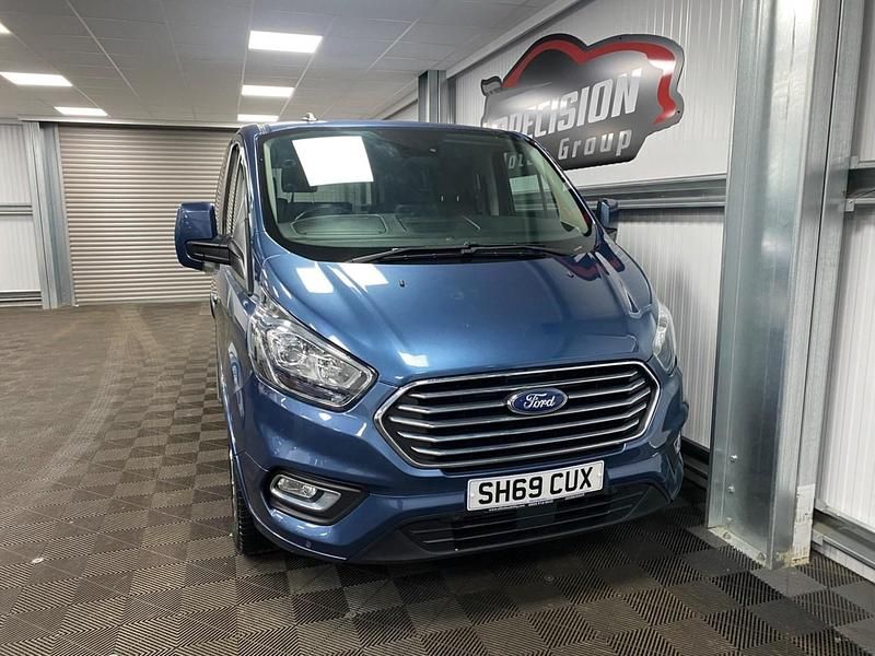 Usado Ford Tourneo Titanium 130 HP (95 kW) 2019 Azul Monovolume