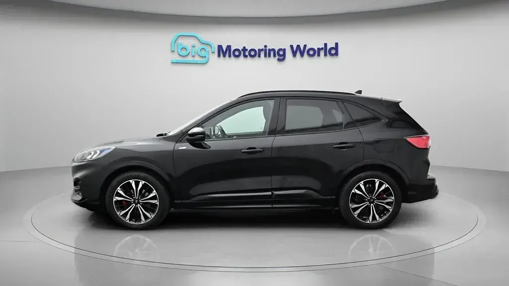 Usado Ford Kuga ST-Line X 190 CV (139 kW) 2024 Negro SUV