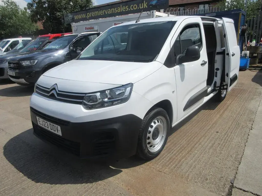 Used Citroën Berlingo 100 HP (73 kW) 2023 White MPV