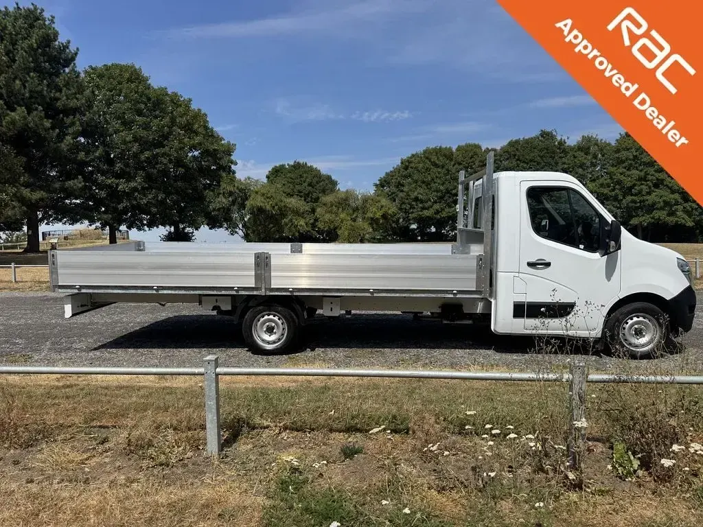 Used Nissan NV400 Tekna 2021 White Van