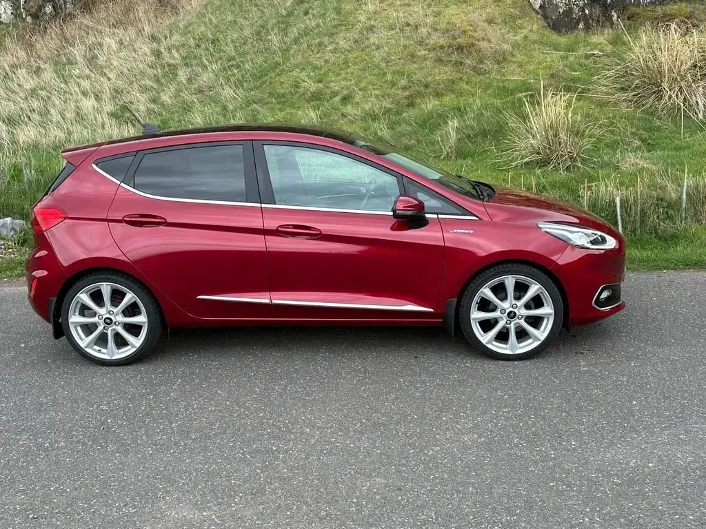 Używany Ford Fiesta Vignale 100 KM (73 kW) 2019 Czerwony Hatchback