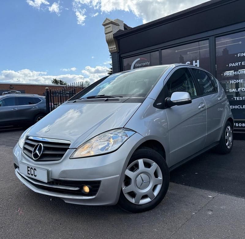 Begagnad Mercedes A160 Classic 95 HK (69 kW) 2011 Silver Halvkombi