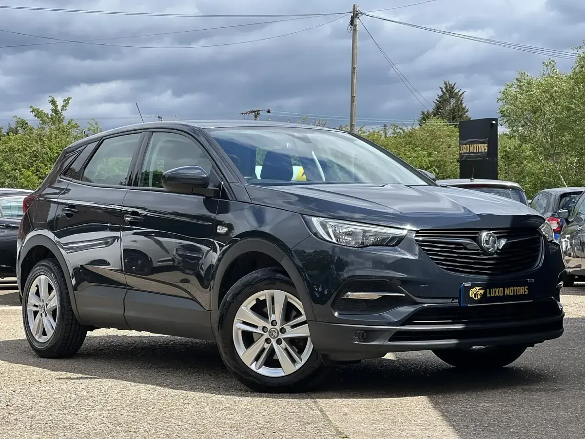 Used Vauxhall Grandland X S 130 HP (95 kW) 2018 Green SUV