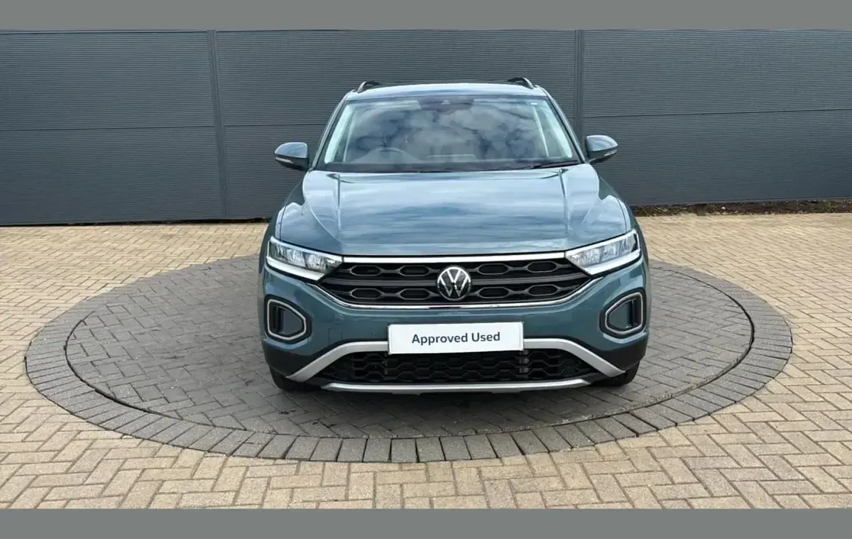 Used VW T-Roc Match 150 HP (110 kW) 2025 Blue SUV