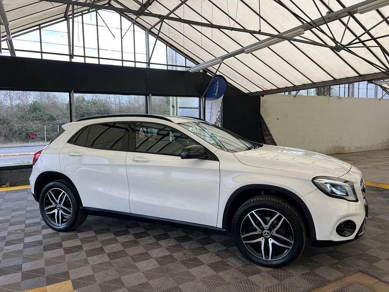 Used Mercedes GLA180 Urban 122 HP (89 kW) 2018 White SUV