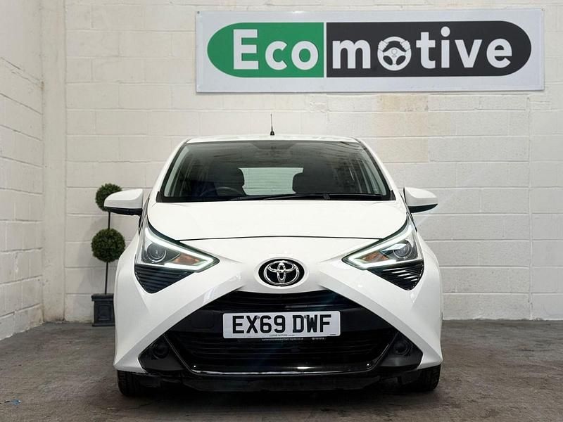 Used Toyota Aygo X-play 2019 White Hatchback