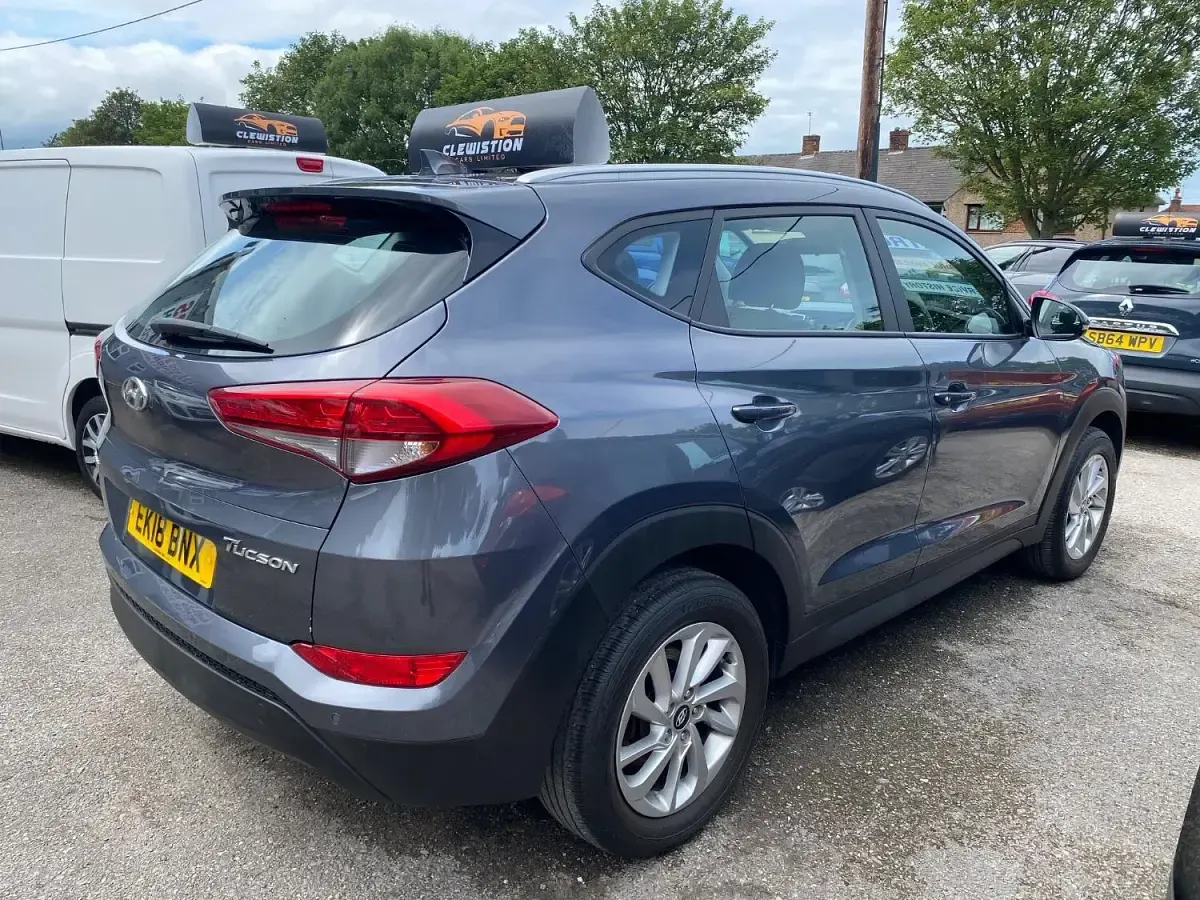 Used Hyundai Tucson SE 177 HP (130 kW) 2018 Grey SUV