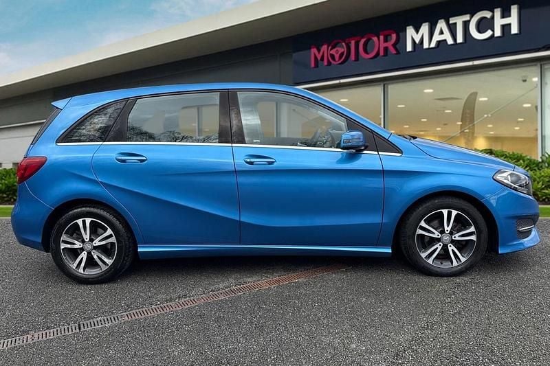 Used Mercedes B180 SE 2016 Blue MPV