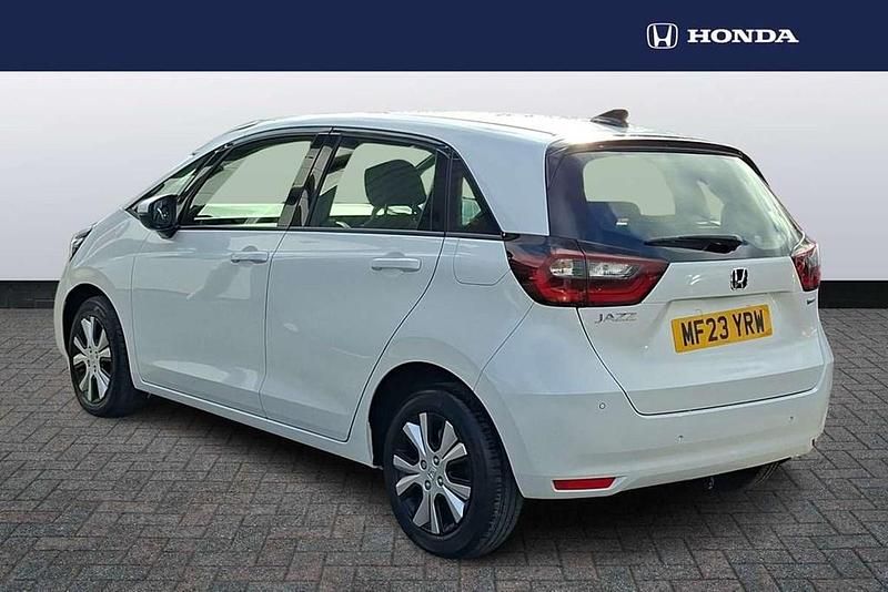 Used Honda Jazz Hybrid 109 HP (80 kW) 2023 White Hatchback