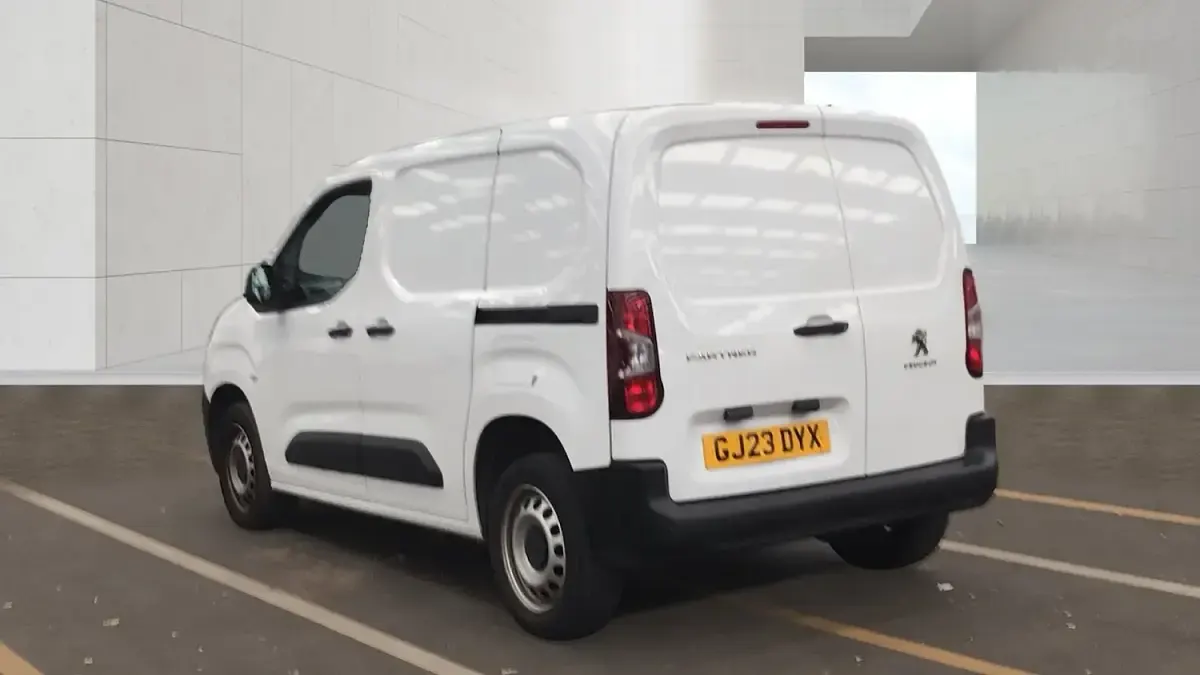 Used Peugeot Partner Premium 100 HP (73 kW) 2023 White MPV