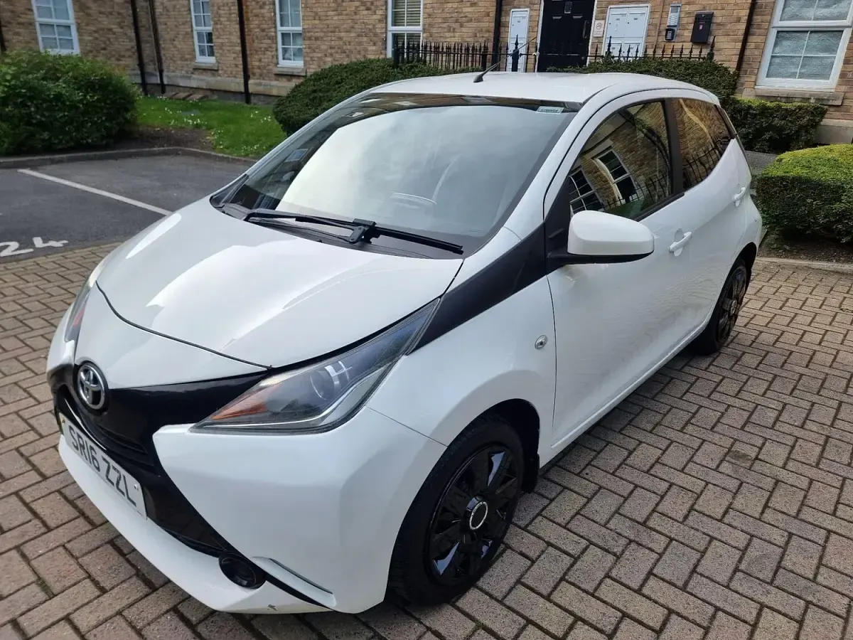 Used Toyota Aygo X-play 2016 White Hatchback