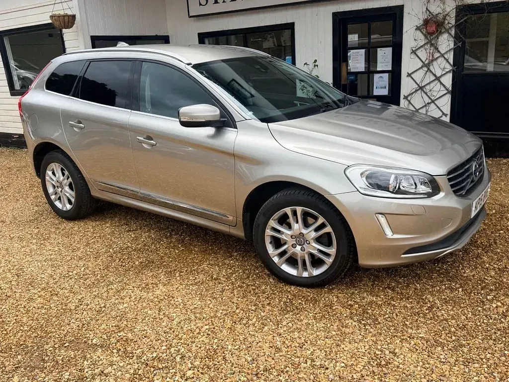 Używany Volvo XC60 SE Lux 220 KM (161 kW) 2015 Złoty SUV