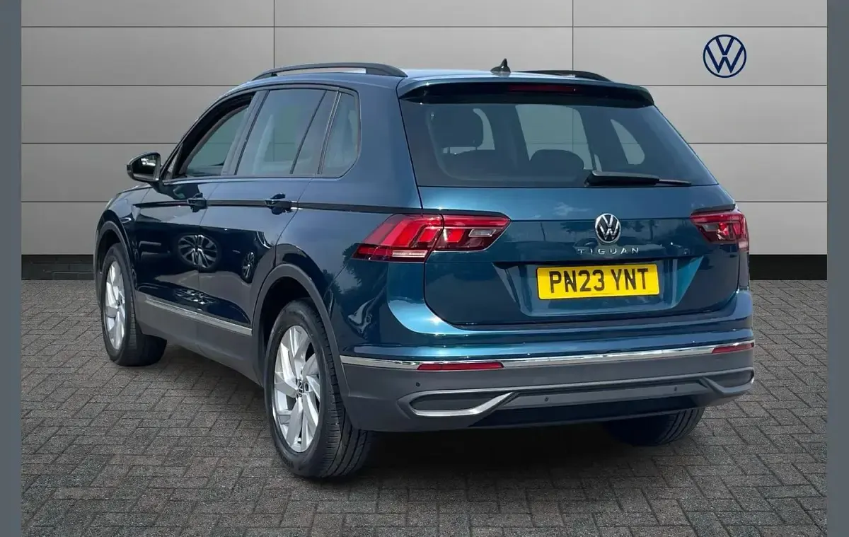 Used VW Tiguan Life 150 HP (110 kW) 2023 Blue SUV