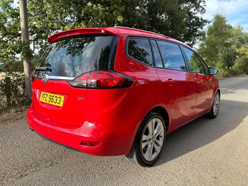 Used Vauxhall Zafira SRi 170 HP (125 kW) 2015 Red MPV