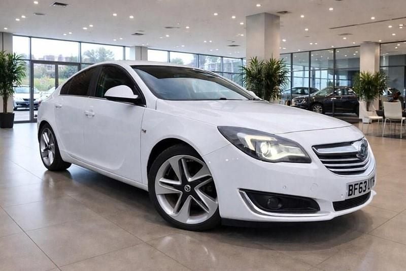Used Vauxhall Insignia SRi 163 HP (119 kW) 2013 White Hatchback